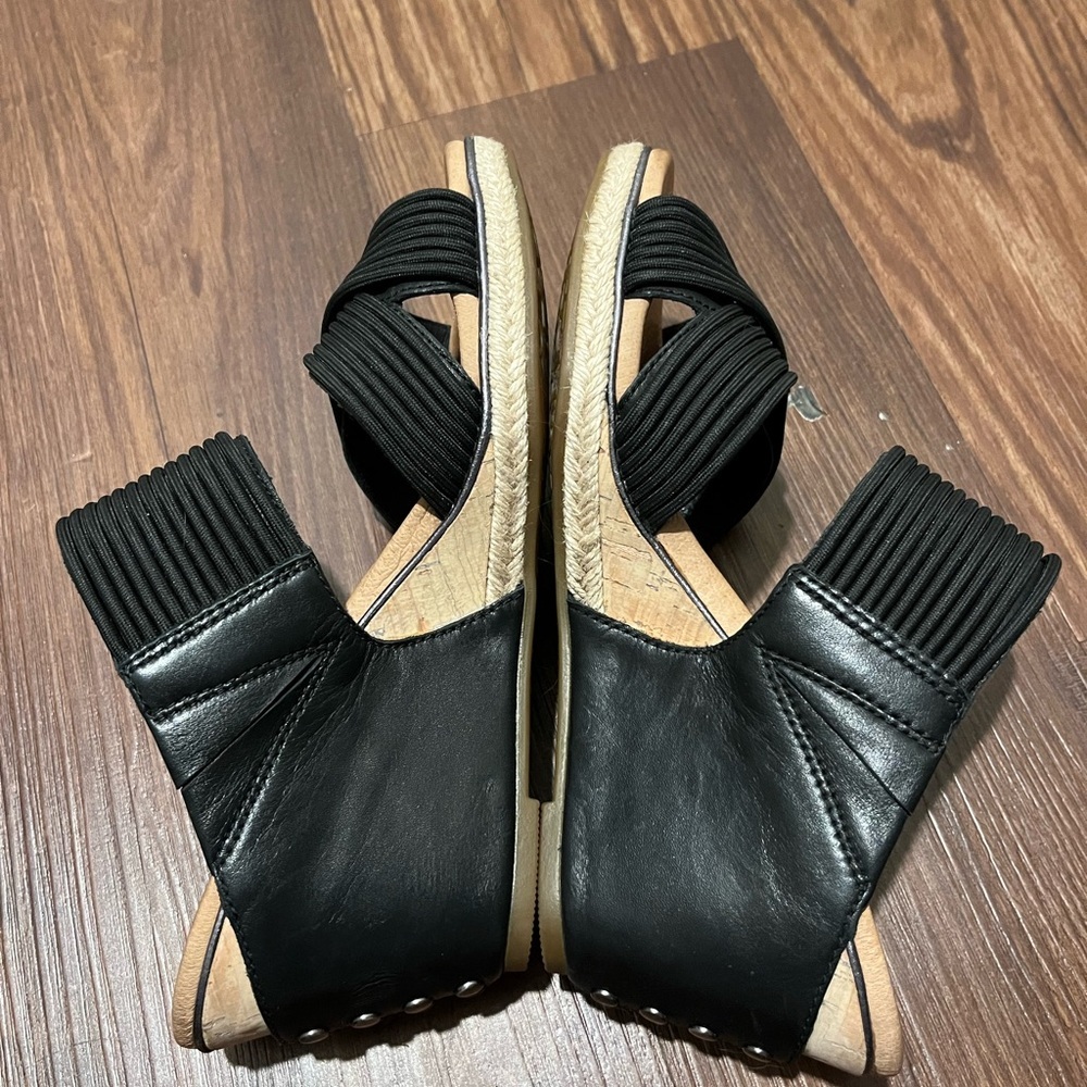 UGG Wedge Sandals Australian Hilarie Black
Leather and Elastic straps - 7 - Picture 5 of 12